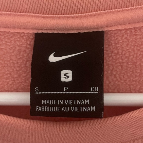 Gently used pink Nike pull over - Picture 3 of 4